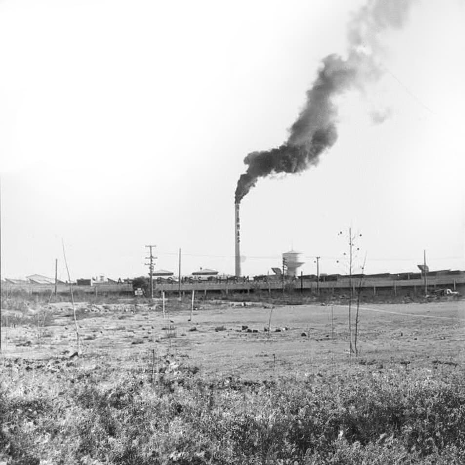 Humo saliendo de una fábrica